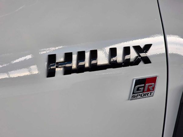 2025-Toyota-Hilux-28GD-6-GR-Sport-Double-Cab-4x4 image:18