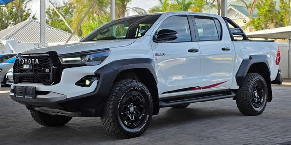 2025-Toyota-Hilux-28GD-6-GR-Sport-Double-Cab-4x4 image:2