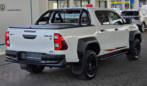 2025-Toyota-Hilux-28GD-6-GR-Sport-Double-Cab-4x4 image:3
