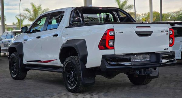 2025-Toyota-Hilux-28GD-6-GR-Sport-Double-Cab-4x4 image:4