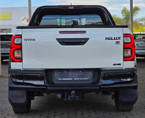 2025-Toyota-Hilux-28GD-6-GR-Sport-Double-Cab-4x4 image:5
