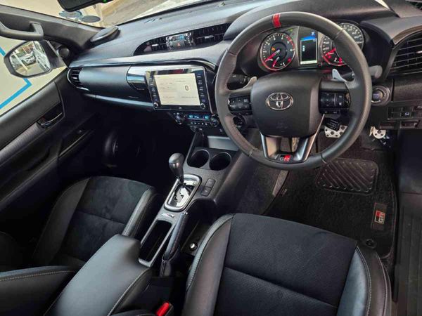 2025-Toyota-Hilux-28GD-6-GR-Sport-Double-Cab-4x4 image:6