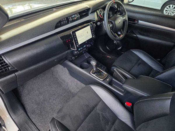 2025-Toyota-Hilux-28GD-6-GR-Sport-Double-Cab-4x4 image:8