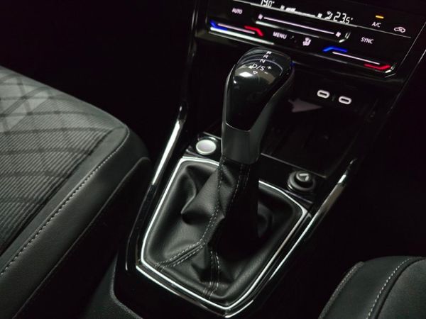 2025-Volkswagen-T-Cross-10-TSI-R-Line-Auto image:8