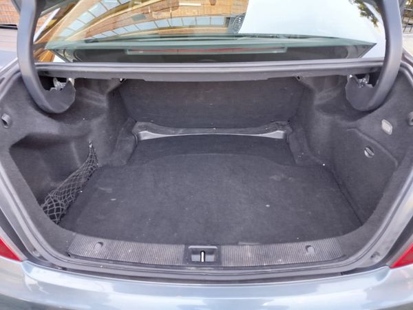 2012-Mercedes-Benz-C-Class-C-180-BE-Avantgarde-Auto image:24