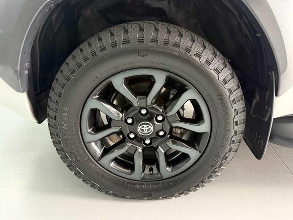2023-Toyota-Hilux-28-GD-6-Raised-Body-Legend-4x4-Auto-Double-Cab image:8
