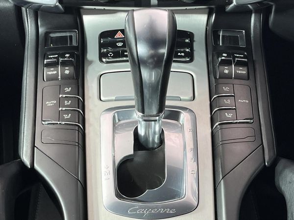 2013-Porsche-Cayenne-GTS-Auto image:10