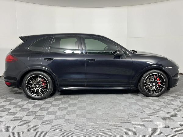 2013-Porsche-Cayenne-GTS-Auto image:17