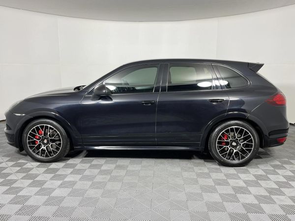 2013-Porsche-Cayenne-GTS-Auto image:19