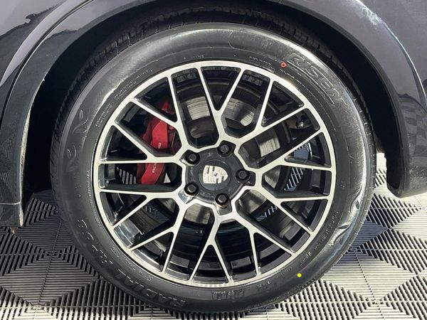 2013-Porsche-Cayenne-GTS-Auto image:6