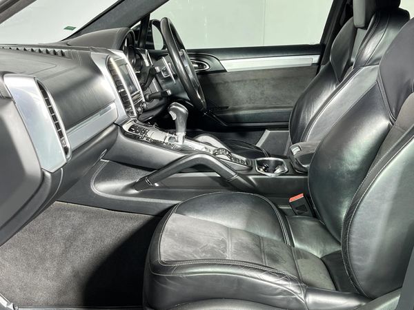 2013-Porsche-Cayenne-GTS-Auto image:8