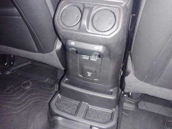 2021-Jeep-Wrangler-Unlimited-Sahara-36-V6 image:10