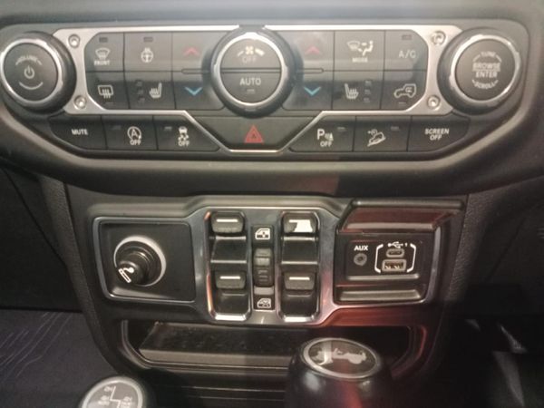 2021-Jeep-Wrangler-Unlimited-Sahara-36-V6 image:19