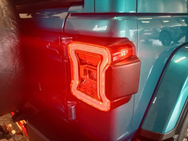 2021-Jeep-Wrangler-Unlimited-Sahara-36-V6 image:28