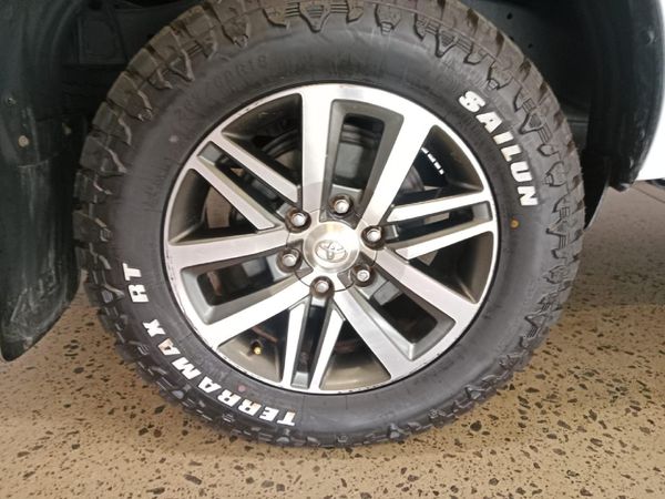 2018-Toyota-Hilux-28-GD-6-Raised-Body-Raider-4x4-Extra-Cab-Auto image:5