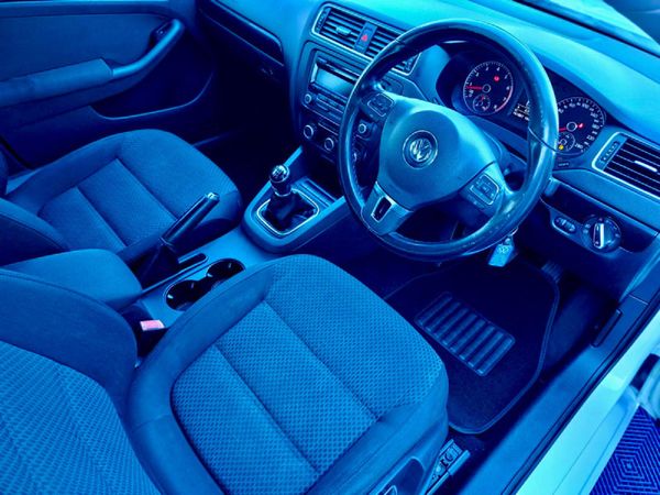 2012-Volkswagen-Jetta-VI-14-TSI-Comfortline image:9