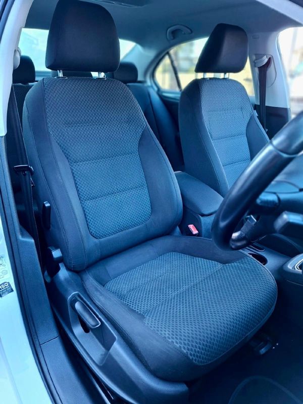 2012-Volkswagen-Jetta-VI-14-TSI-Comfortline image:16