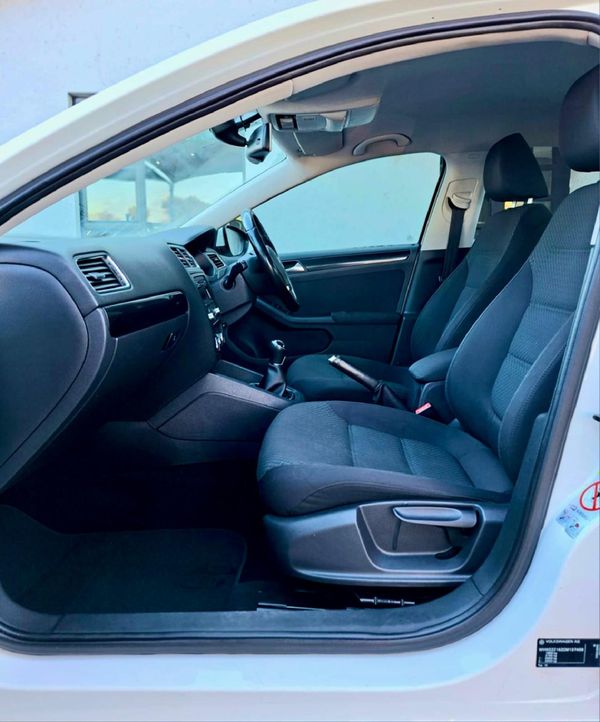 2012-Volkswagen-Jetta-VI-14-TSI-Comfortline image:18