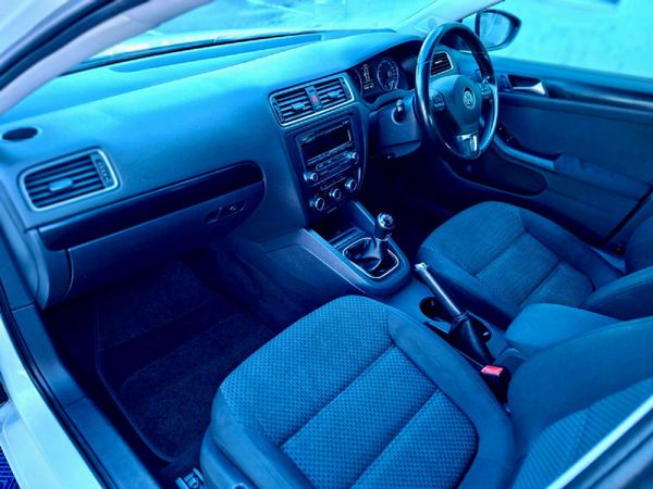 2012-Volkswagen-Jetta-VI-14-TSI-Comfortline image:19