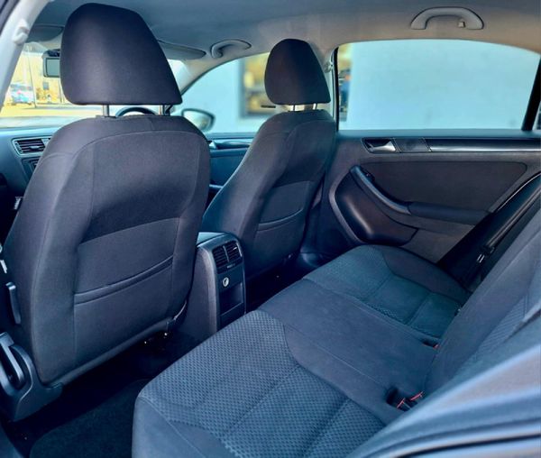 2012-Volkswagen-Jetta-VI-14-TSI-Comfortline image:21