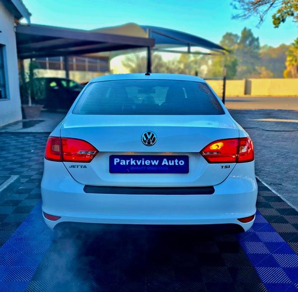 2012-Volkswagen-Jetta-VI-14-TSI-Comfortline image:23