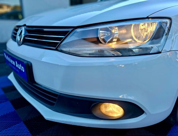2012-Volkswagen-Jetta-VI-14-TSI-Comfortline image:2