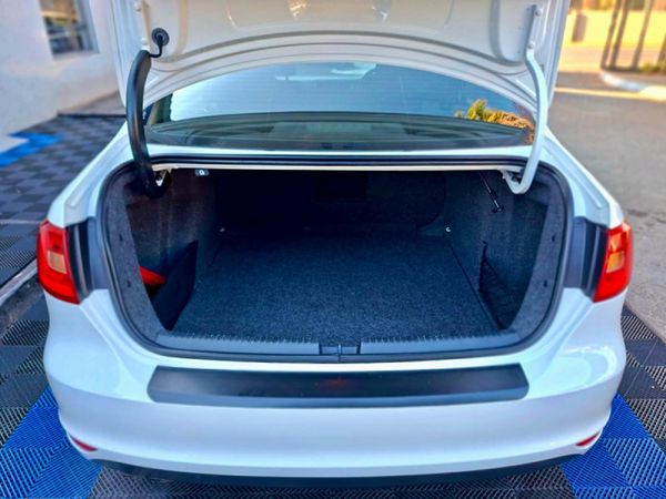 2012-Volkswagen-Jetta-VI-14-TSI-Comfortline image:29