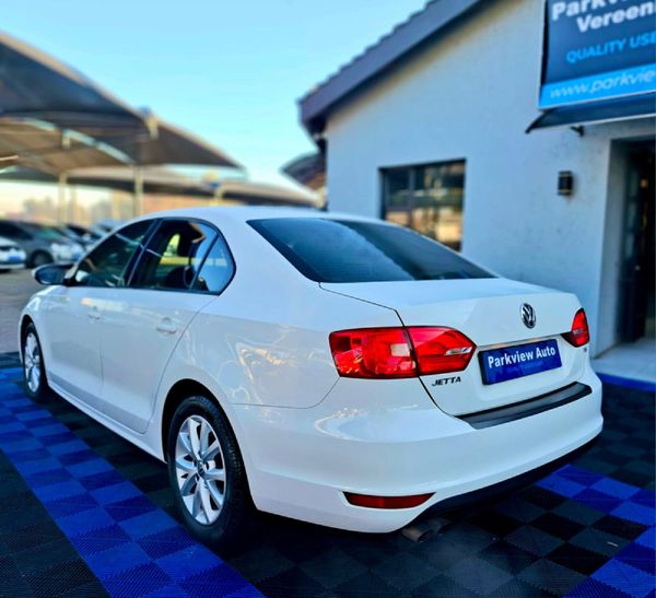 2012-Volkswagen-Jetta-VI-14-TSI-Comfortline image:4
