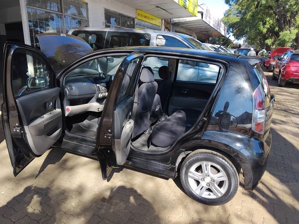 2007-Daihatsu-Sirion-13i-Sport-Auto image:10