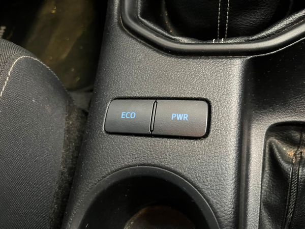 2022-Toyota-Hilux-24-GD-6-Raised-Body-SRX-Extended-Cab image:10