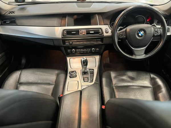 2013-BMW-5-Series-520d-Luxury-Auto image:9