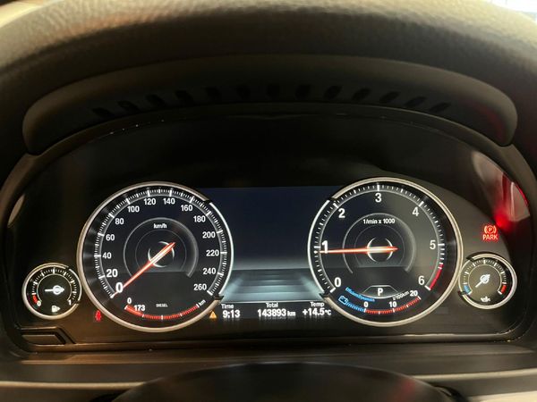 2013-BMW-5-Series-520d-Luxury-Auto image:10