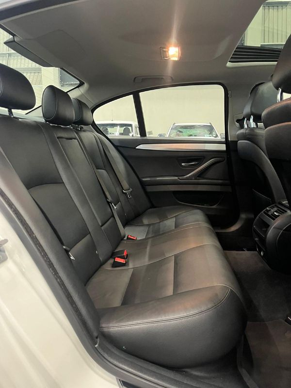 2013-BMW-5-Series-520d-Luxury-Auto image:11