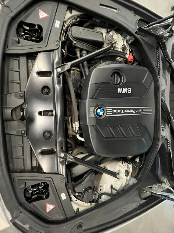 2013-BMW-5-Series-520d-Luxury-Auto image:12