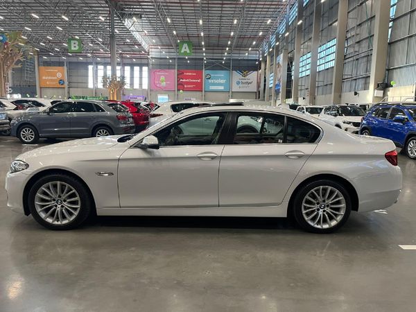 2013-BMW-5-Series-520d-Luxury-Auto image:5