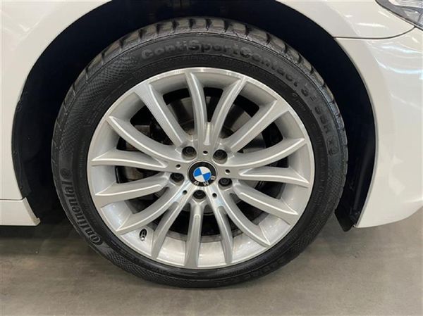 2013-BMW-5-Series-520d-Luxury-Auto image:8