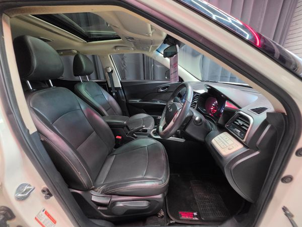 2022-Mahindra-XUV-300-15D-W8 image:17