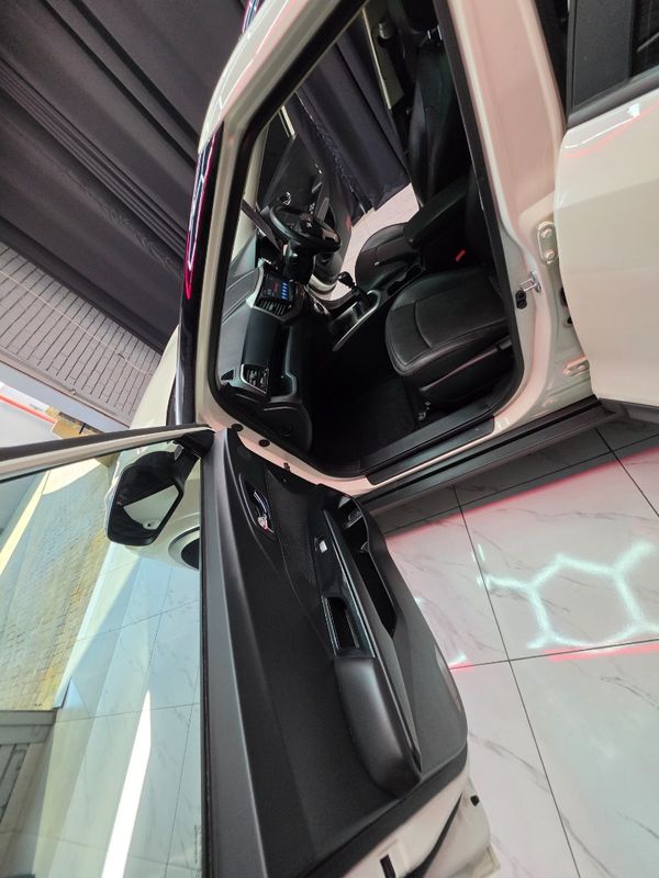 2022-Mahindra-XUV-300-15D-W8 image:21