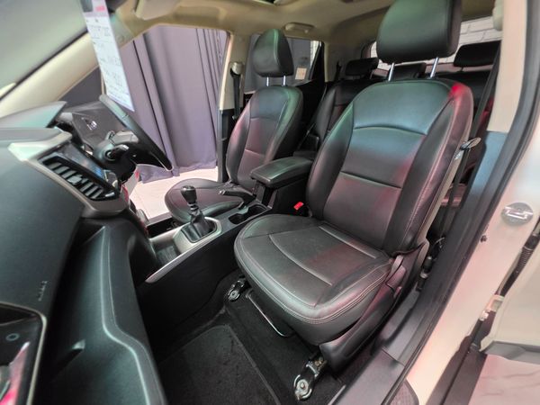 2022-Mahindra-XUV-300-15D-W8 image:22