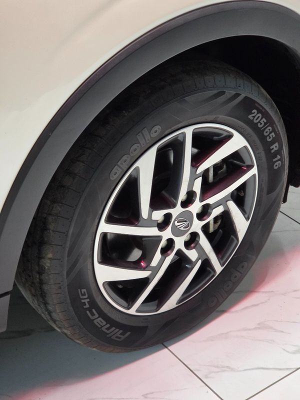 2022-Mahindra-XUV-300-15D-W8 image:25