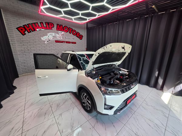 2022-Mahindra-XUV-300-15D-W8 image:2