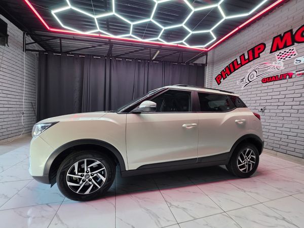 2022-Mahindra-XUV-300-15D-W8 image:8