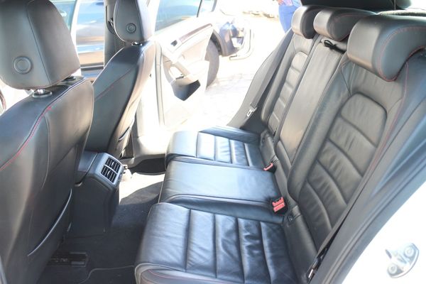 2016-Volkswagen-Golf-VII-GTI-20-TSI-Auto image:9
