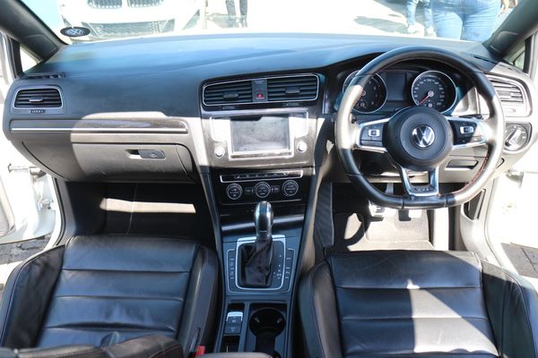 2016-Volkswagen-Golf-VII-GTI-20-TSI-Auto image:12