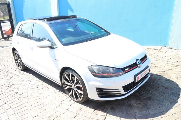 2016-Volkswagen-Golf-VII-GTI-20-TSI-Auto image:1