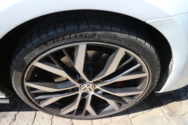 2016-Volkswagen-Golf-VII-GTI-20-TSI-Auto image:19