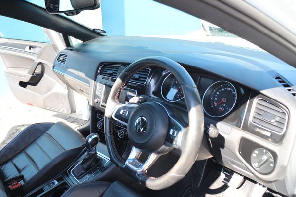 2016-Volkswagen-Golf-VII-GTI-20-TSI-Auto image:23