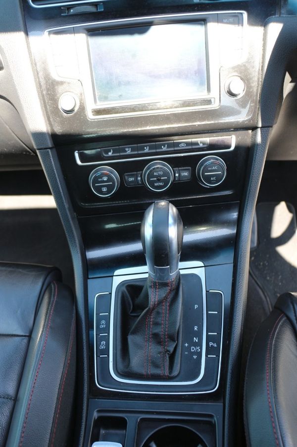2016-Volkswagen-Golf-VII-GTI-20-TSI-Auto image:25