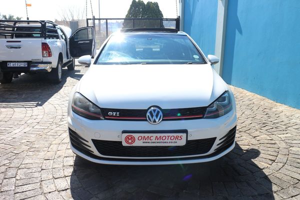2016-Volkswagen-Golf-VII-GTI-20-TSI-Auto image:2
