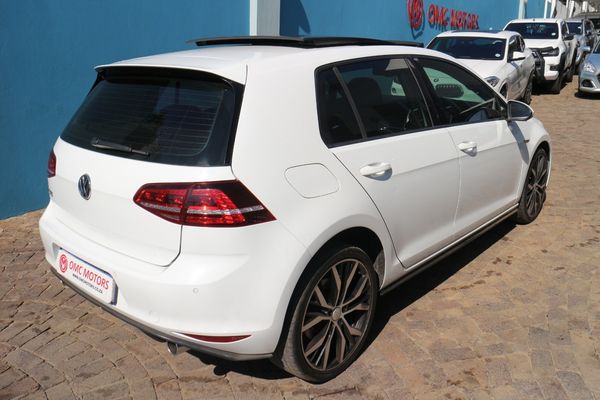 2016-Volkswagen-Golf-VII-GTI-20-TSI-Auto image:5